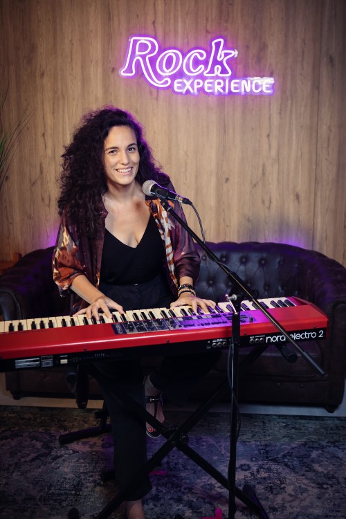Míriam Sánchez, canto y piano